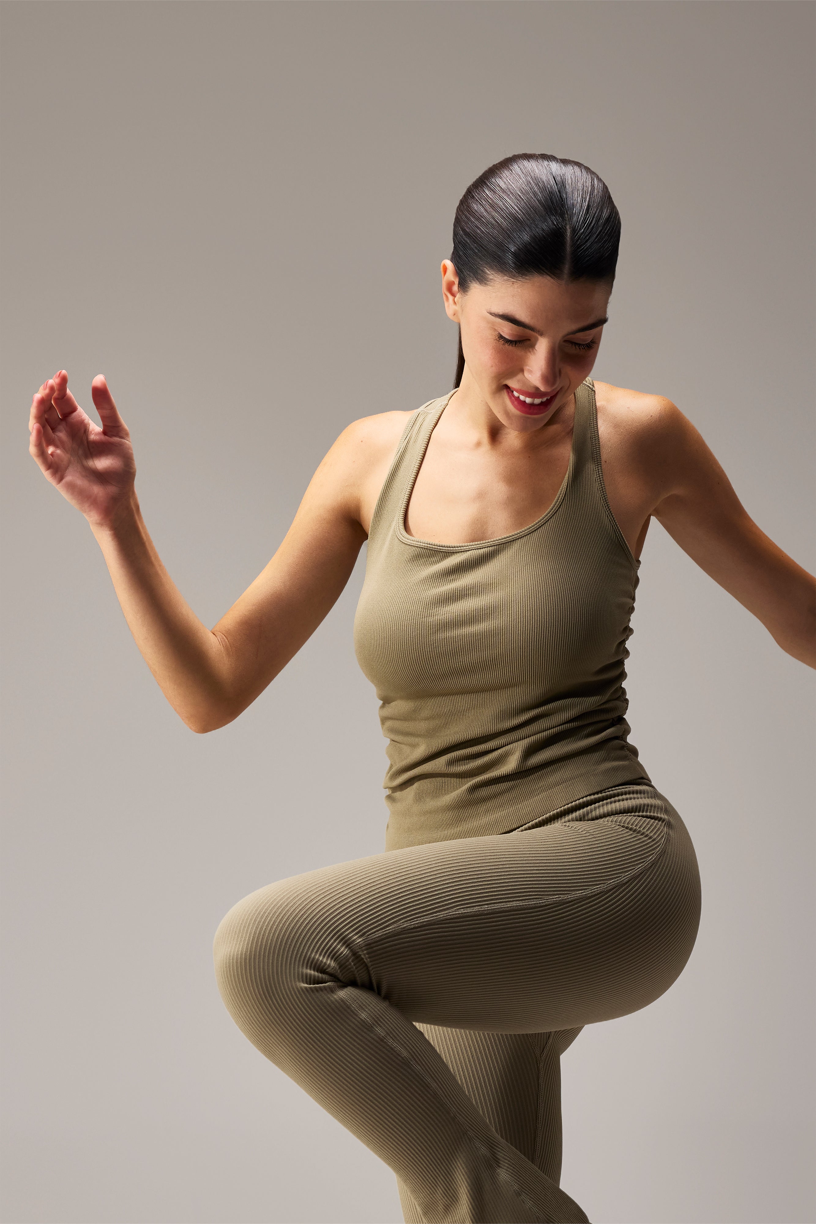 SEAMLESS RACERBACK TOP - LALA GREEN