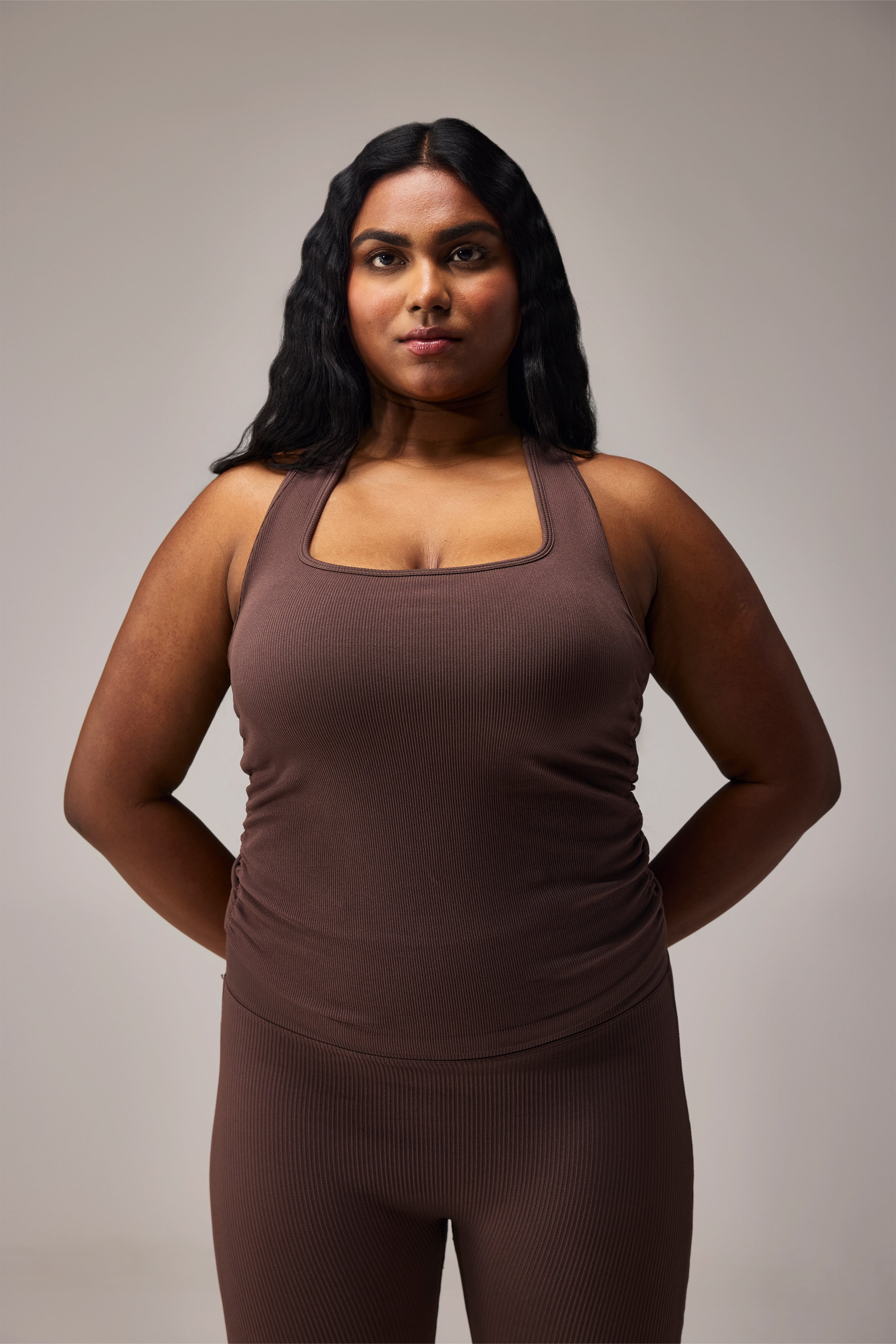 SEAMLESS RACERBACK TOP - COFFEE