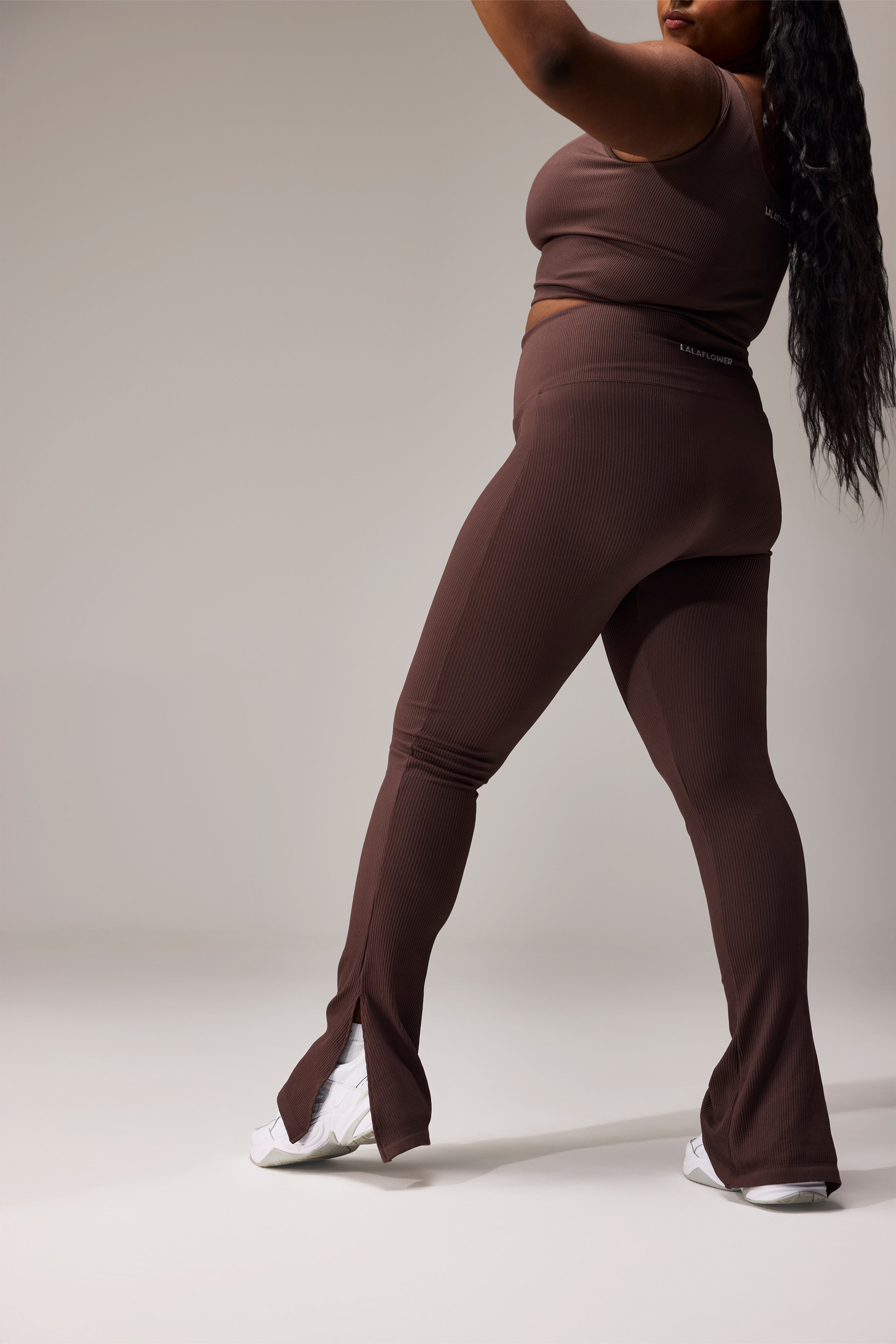 SEAMLESS FLARE PANTS WITH SLIT - COFFEE