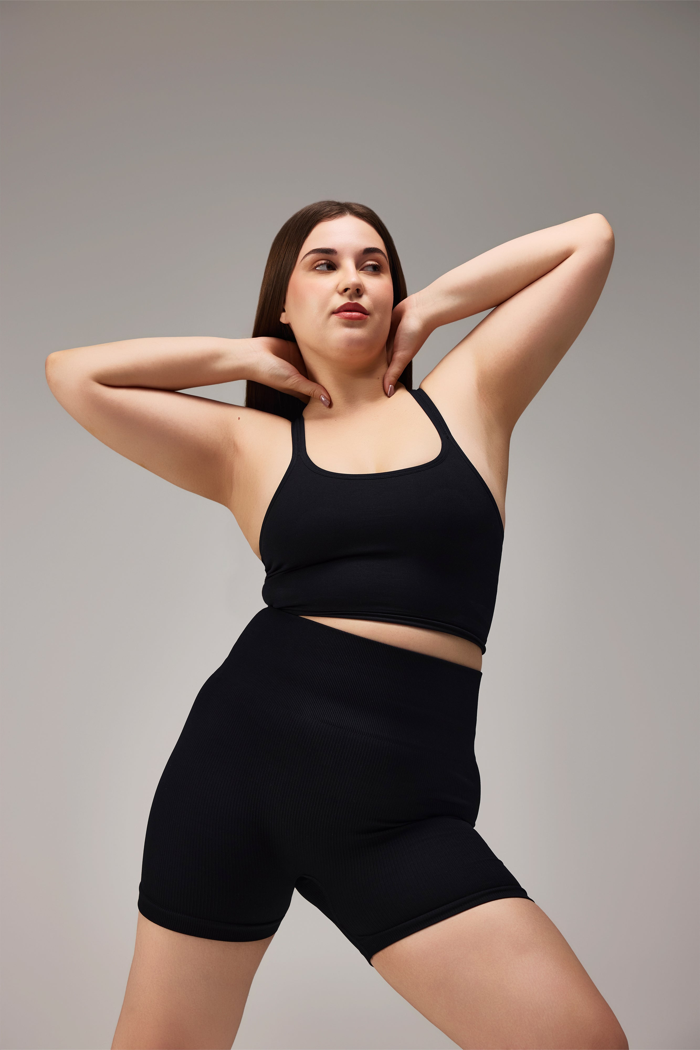SEAMLESS CROSS BRA - BLACK