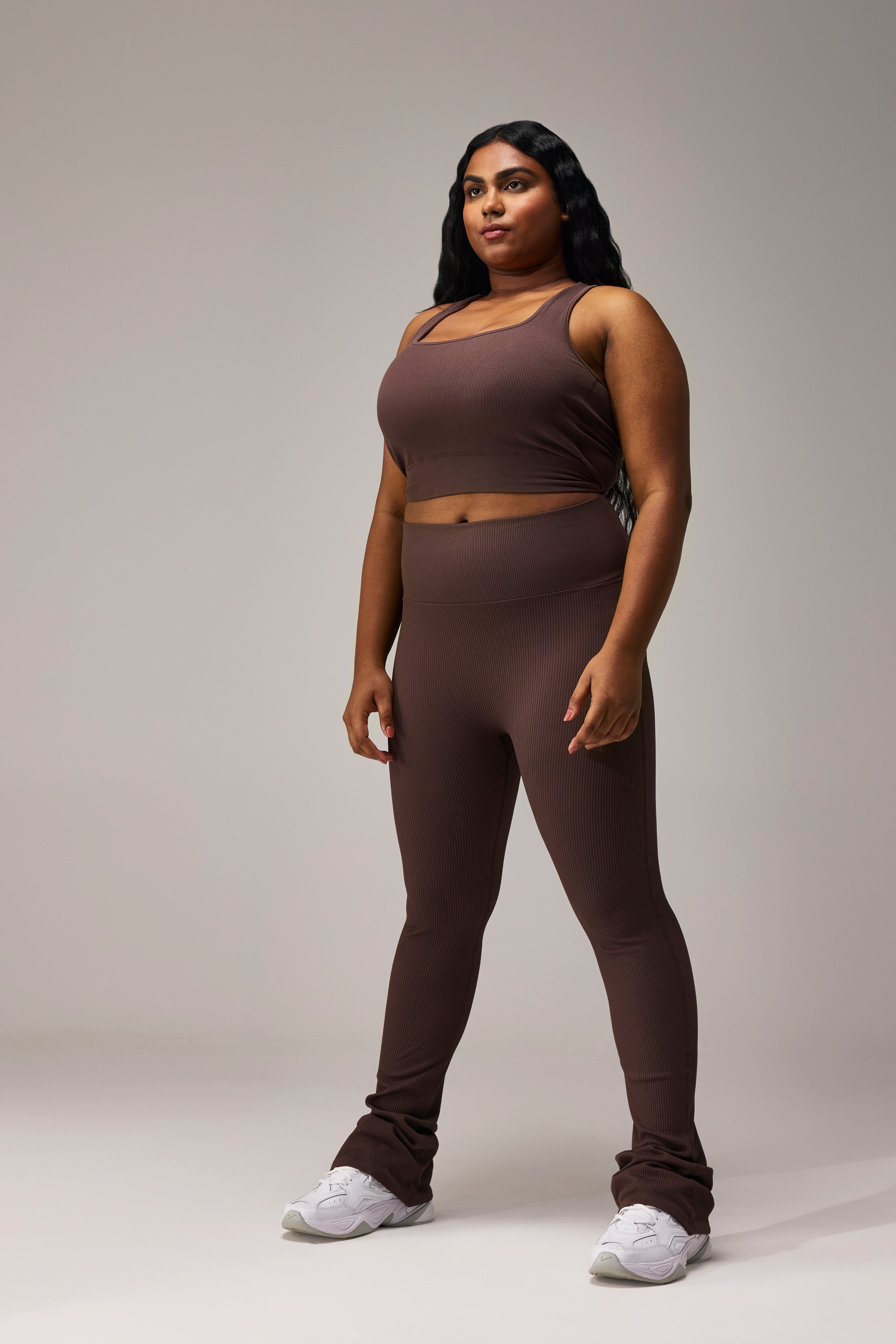 SEAMLESS FLARE PANTS - COFFEE