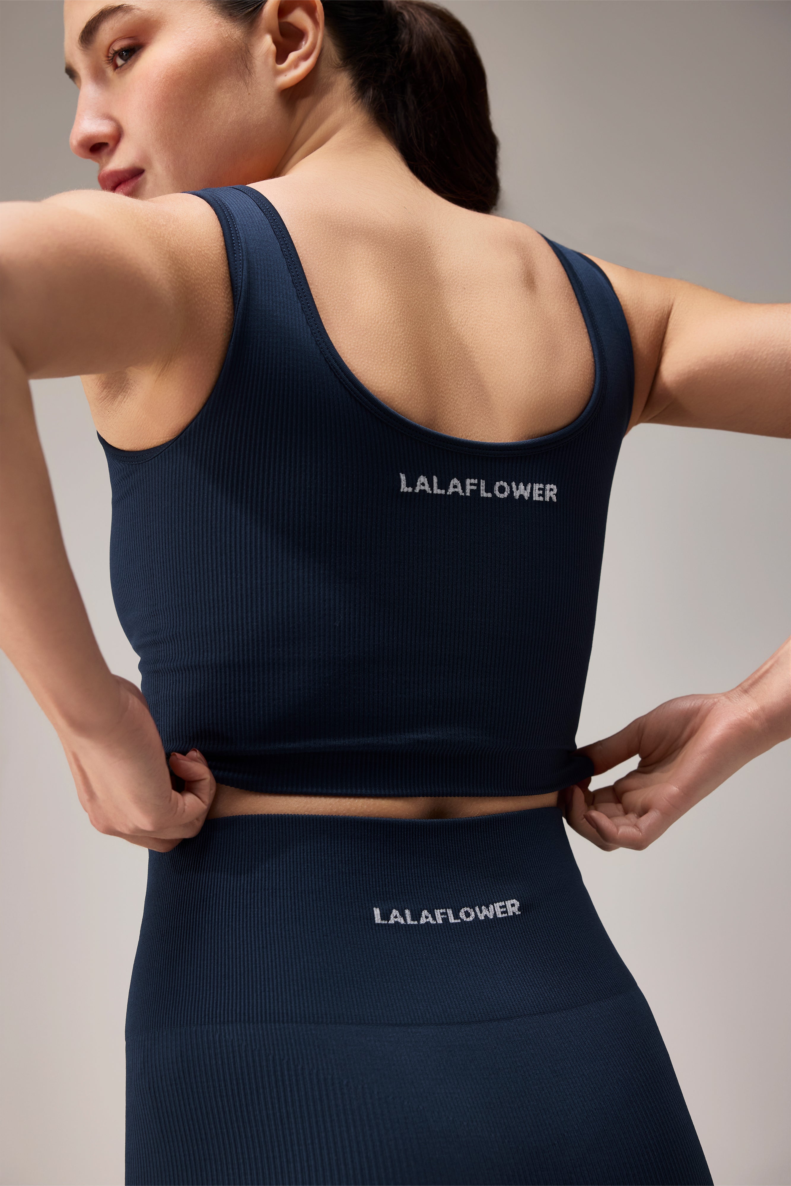 SEAMLESS CROP TOP (SLEEVELESS) - NAVY BLUE
