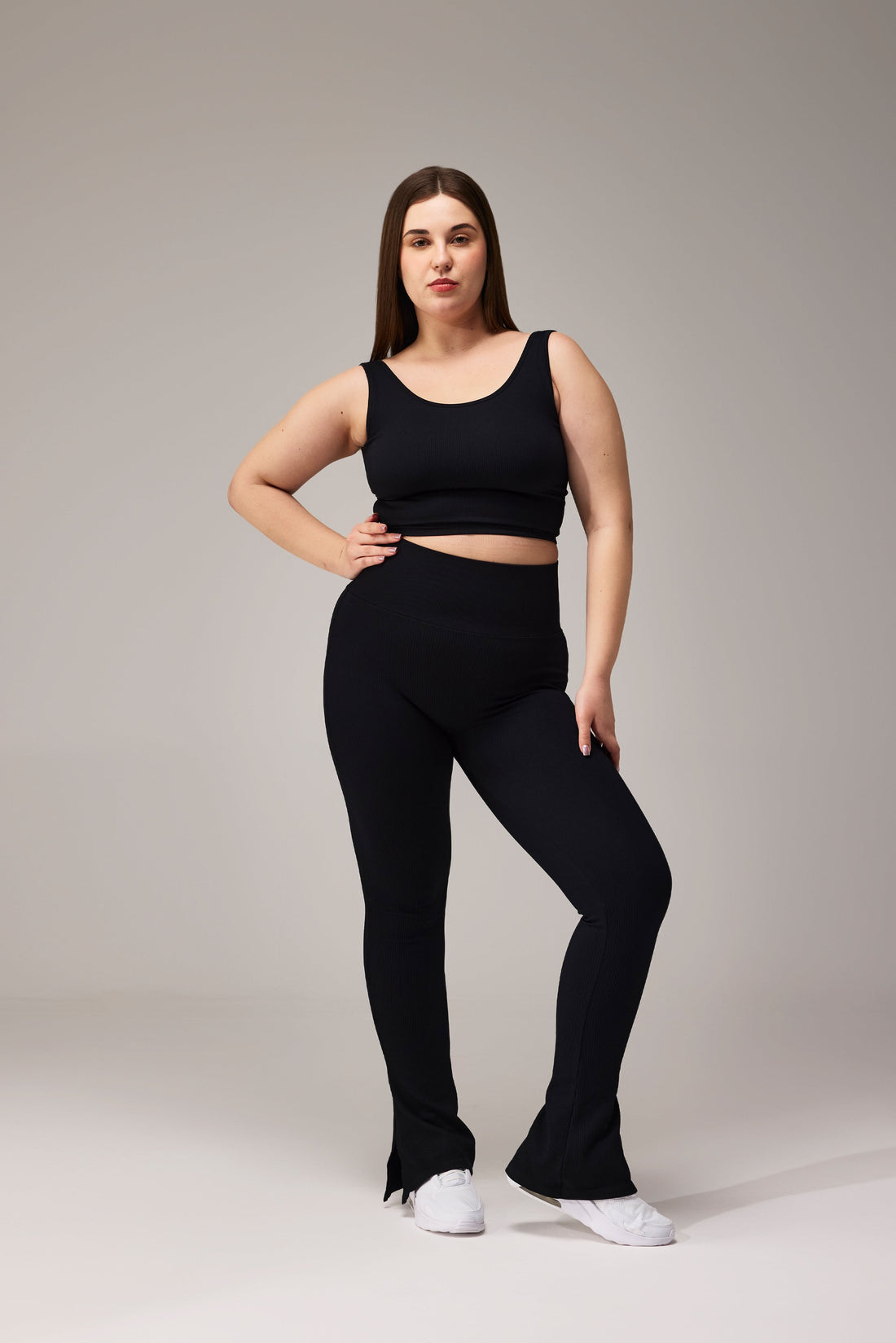 SEAMLESS FLARE PANTS WITH SLIT - BLACK