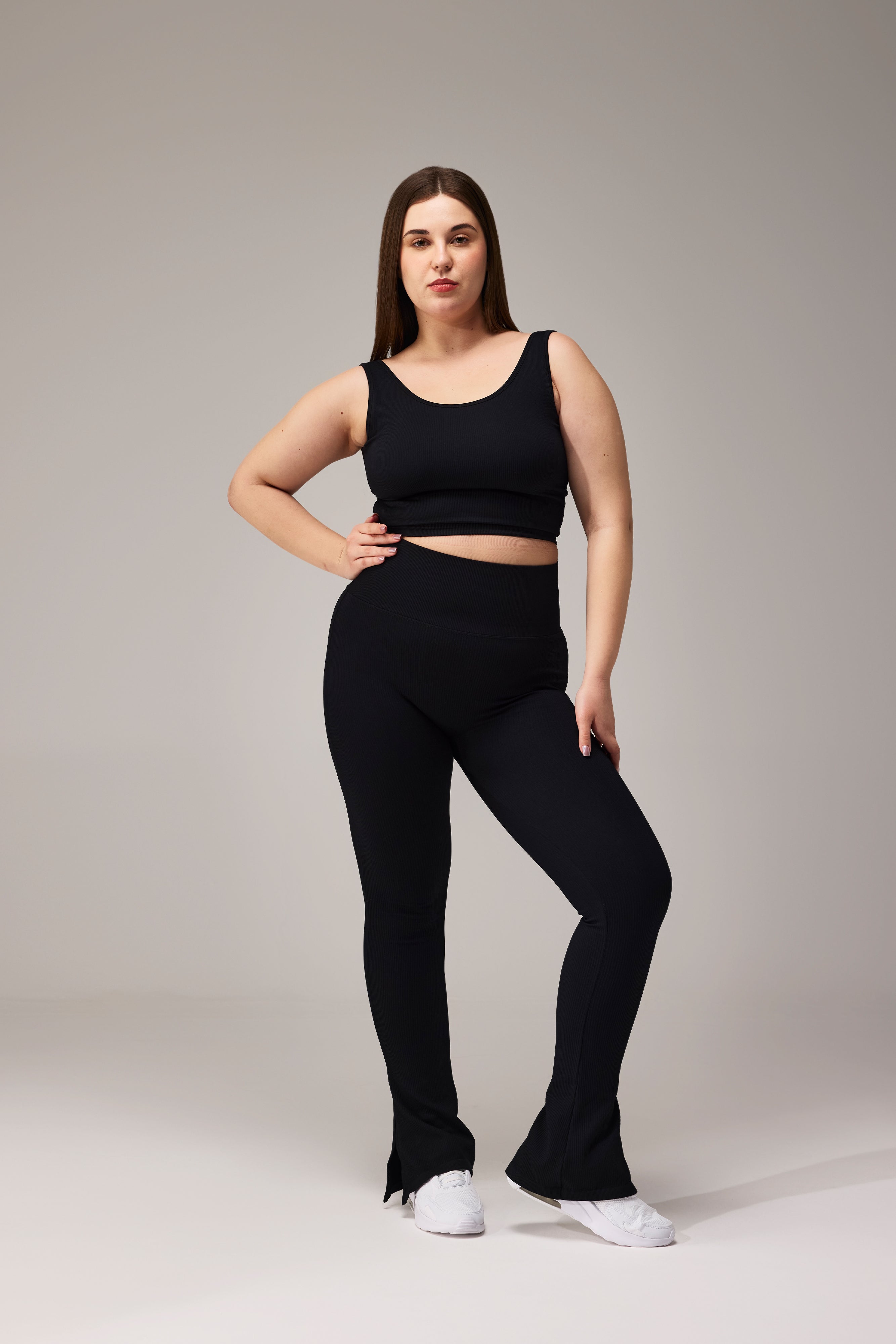 SEAMLESS FLARE PANTS WITH SLIT - BLACK