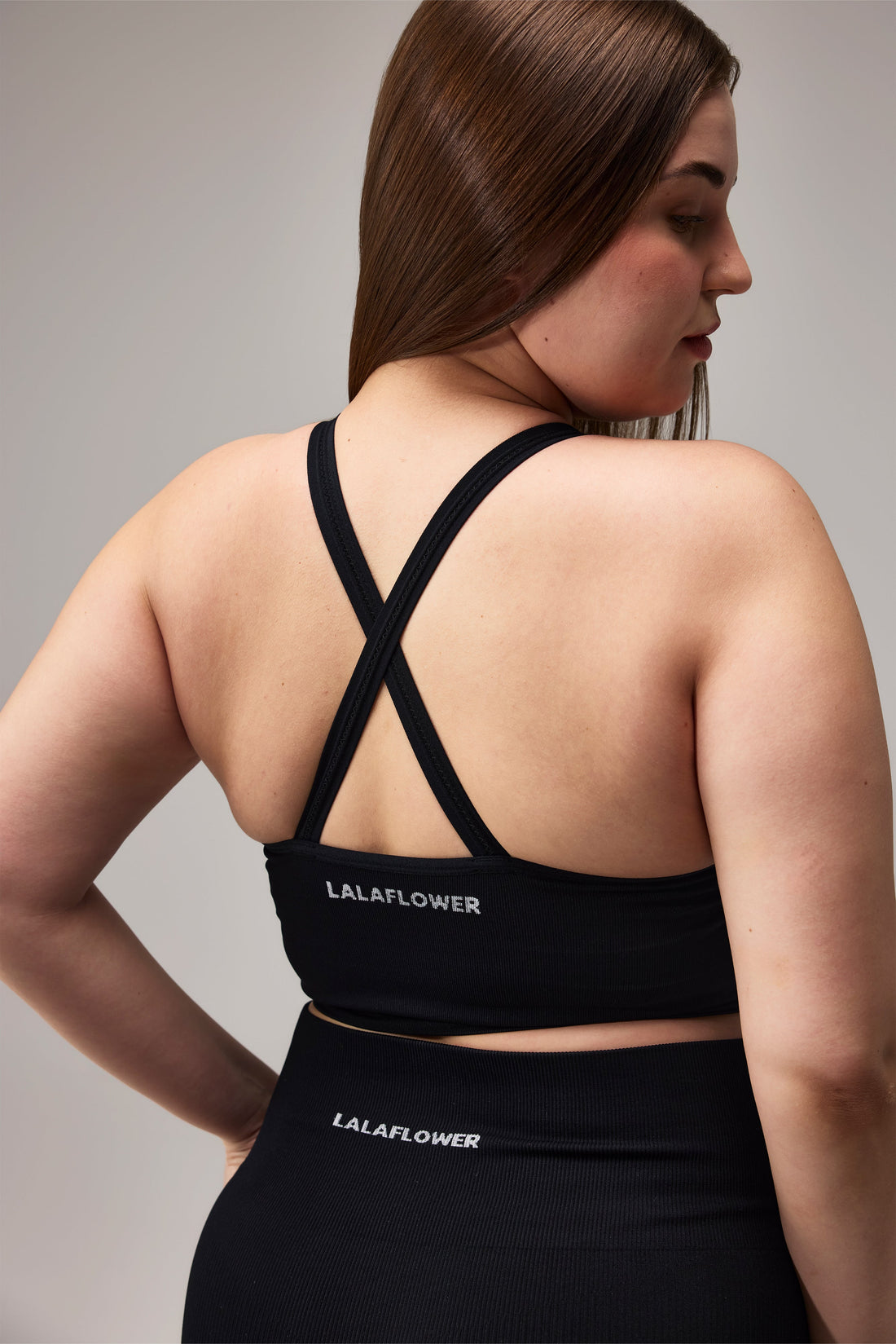 SEAMLESS CROSS BRA - BLACK