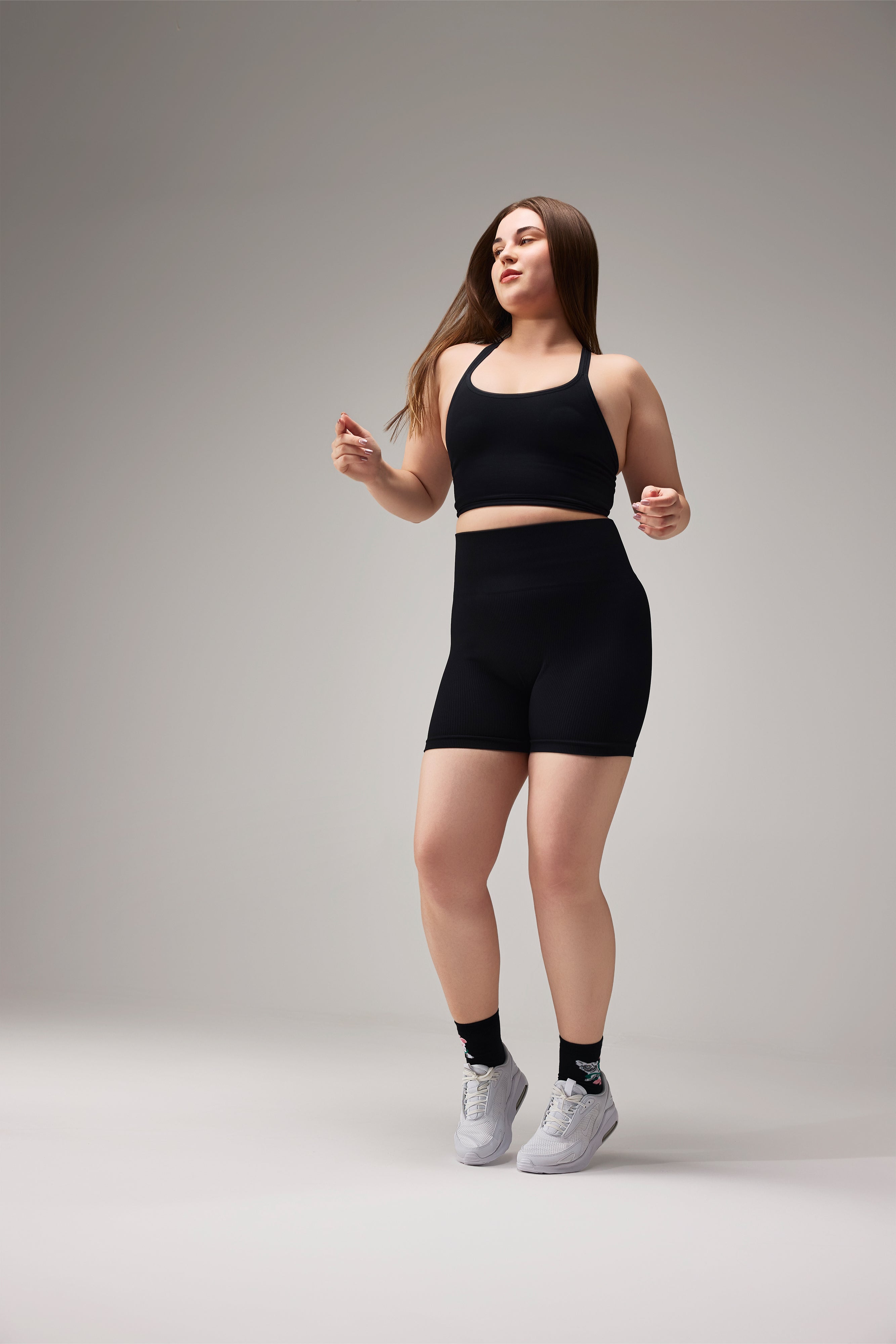 SEAMLESS CROSS BRA - BLACK